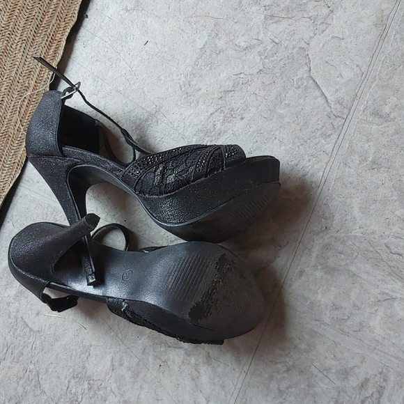 Shoes - Picture 5 of 5